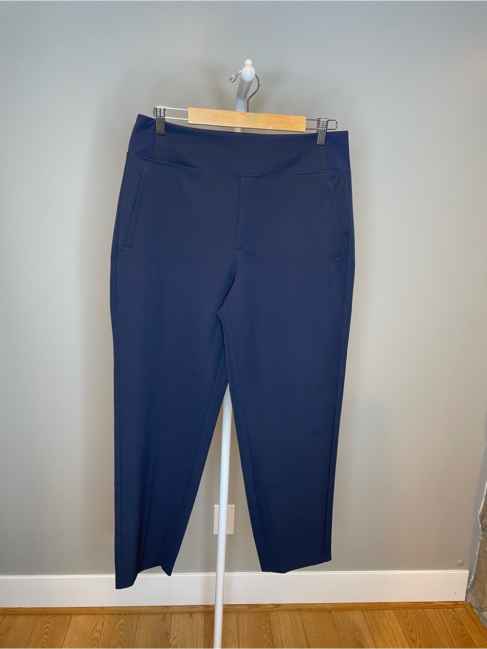 Athleta Navy Cropped Commuter/Work Ankle Pants NWOT - 12